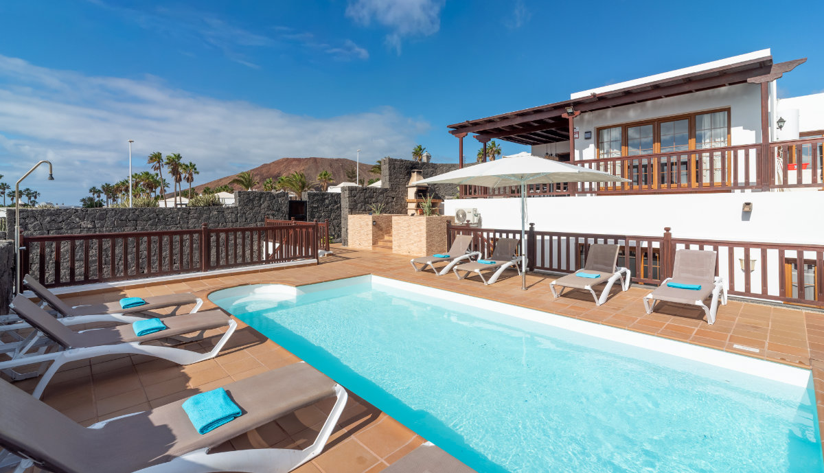 villa view to montana roja playa blanca